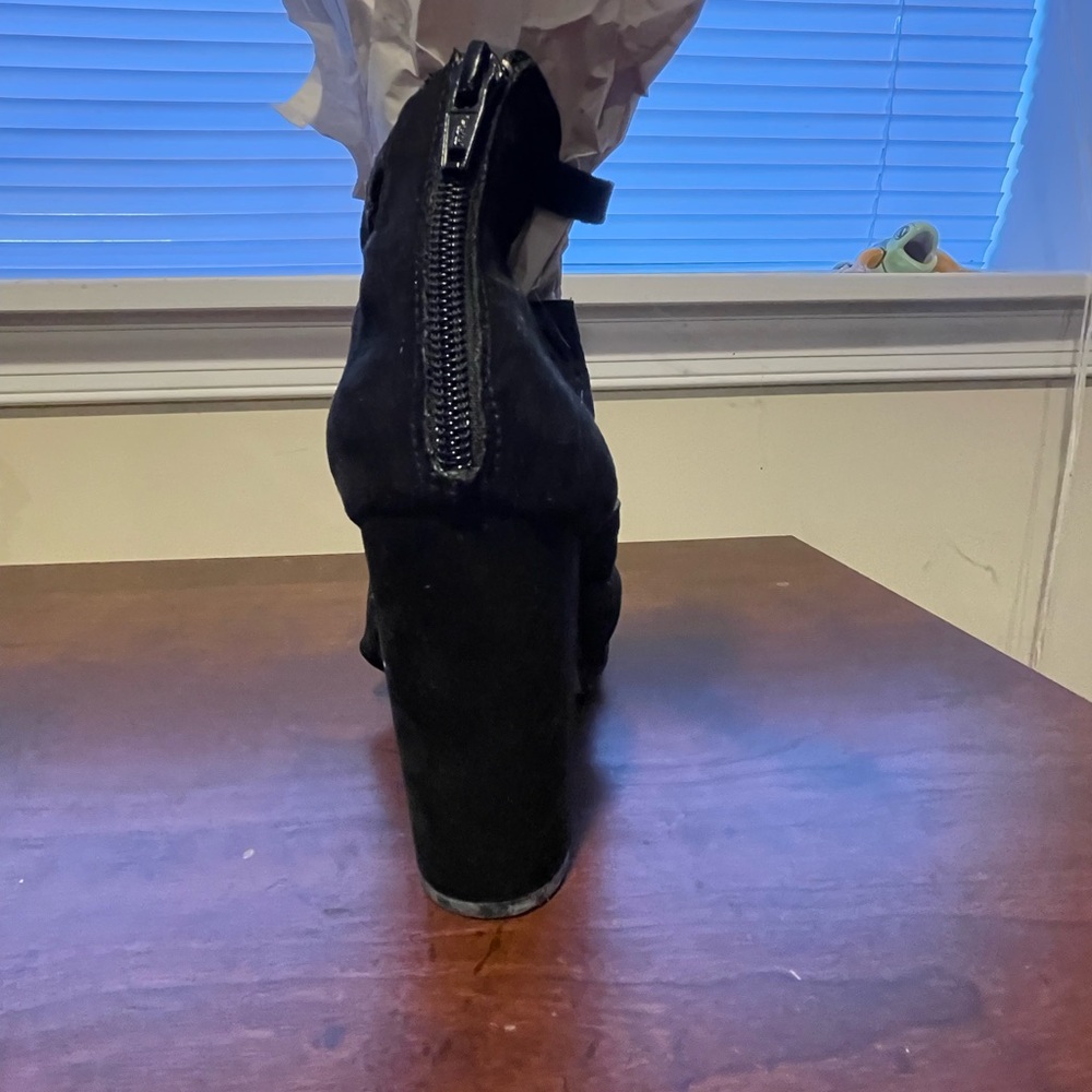 Cutout Strappy Block Heel Sandal - Black - Picture 5 of 9